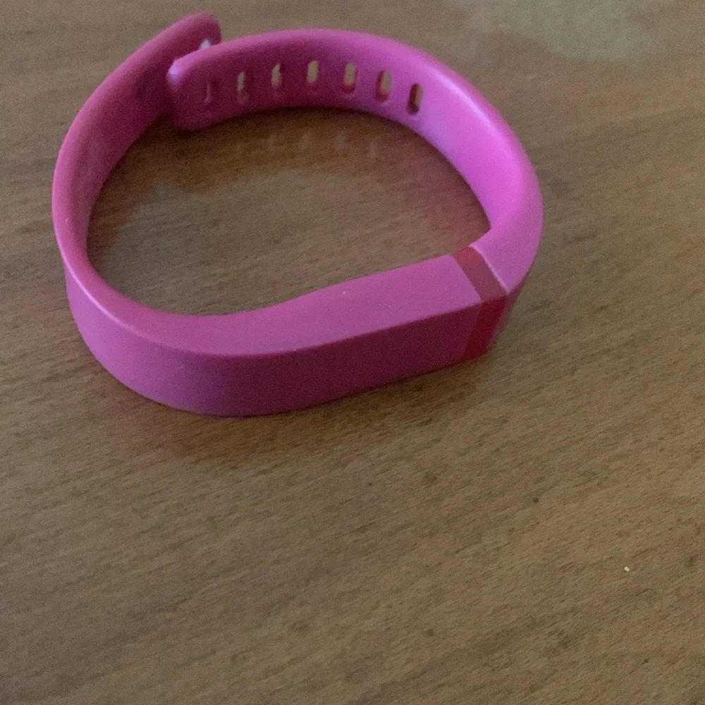 Original Fitbit Flex with 3 bands, 2 chargers and 2 dongles.
